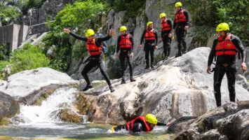 Cliff jumping on canyoning tour on Cetina river