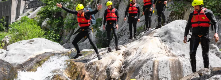 Cliff jumping on canyoning tour on Cetina river