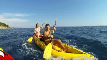 A couple kayaking in Split