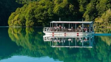 Boat ride on Plitvice lakes day tour